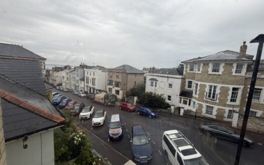 2 bedroom flat in Ryde