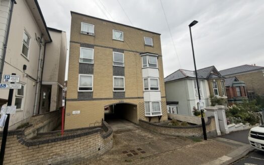 Flat flat to rent in Ryde