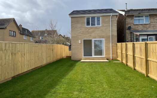 Detached House house to rent in Sandown