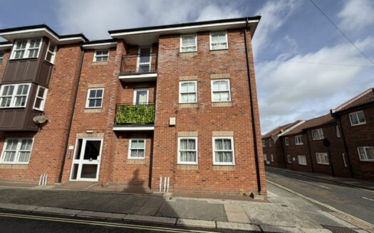 Flat flat to rent in 65 Crocker Street