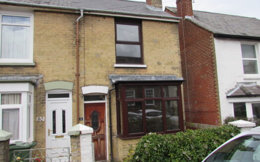 Semi Detatached house to rent in Cowes