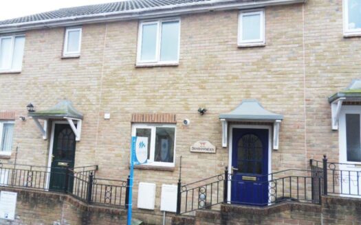 Terrace house to rent in Cowes