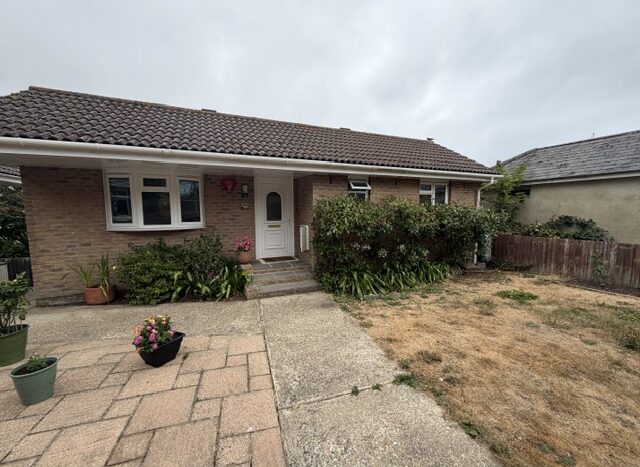 Chalet Bungalow bungalow to rent in Shanklin