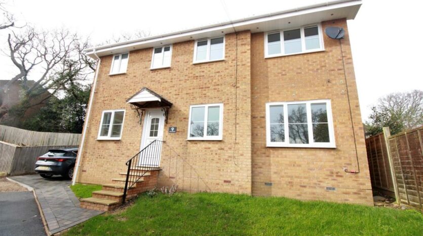 Detached house to rent in St Helens