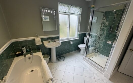5 bedroom house in Newport